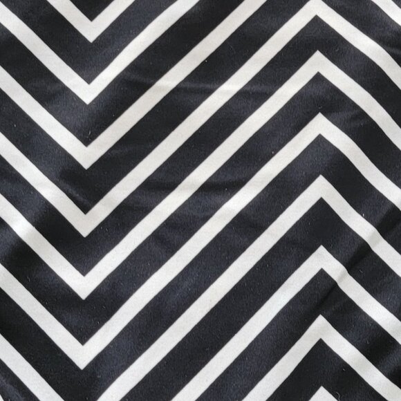 Victoria’s Secret Black and White Chevron Bikini w side ties - Picture 2 of 7